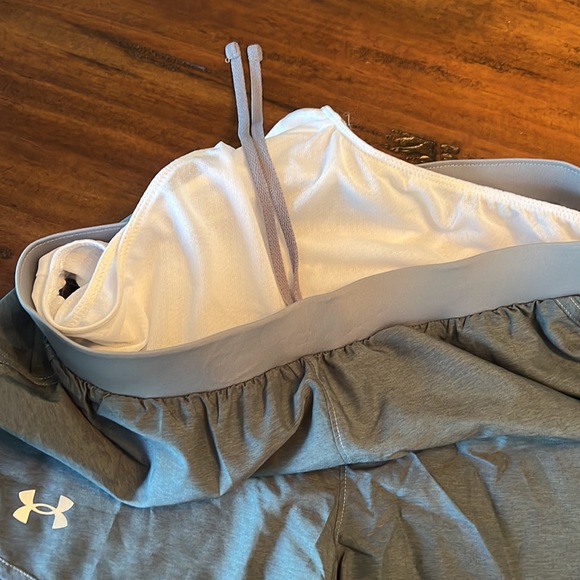 Women’s under armour fly by 2.0 shorts NWT Med - Picture 4 of 4